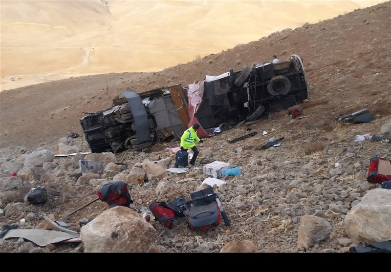 آخرین وضعیت حادثه واژگونی مرگبار اتوبوس در گردنه ایلاندره؛ 4 فوتی و 17 مصدوم اخبار اصفهان , اخبار شاهین شهر , اخبار نجف آباد ,