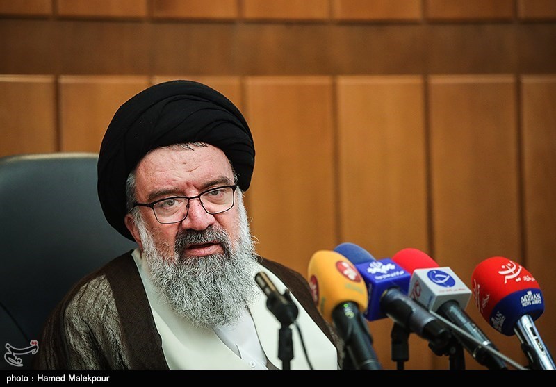 آیت‌الله خاتمی: حماسه 9 دی یک جریان تاریخی بود که جبهه حق و باطل را روشن کرد