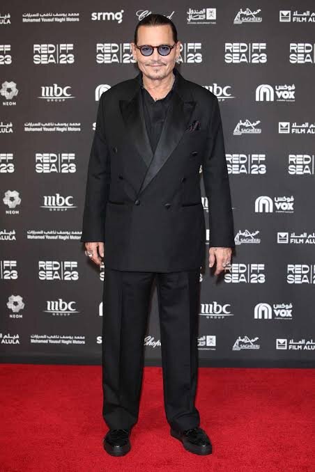 از جانی دپ تا آنتونی هاپکینز؛ چرا ستارهها این روزها راه جده را در پیش گرفتهاند؟