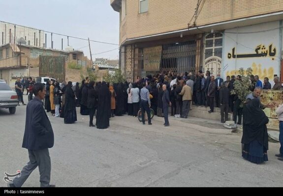 بحران برنج در دهدشت؛ از صفهای طولانی از سپیدهدم تا 2 برابر شدن قیمت قوت غالب مردم+تصویر بحران برنج در دهدشت؛ از صفهای طولانی از سپیدهدم تا 2 برابر شدن قیمت قوت غالب مردم+تصویر