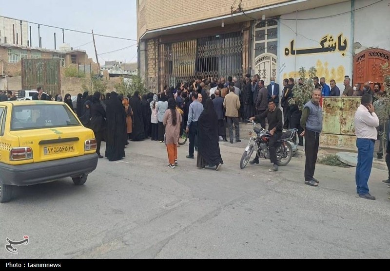 بحران برنج در دهدشت؛ از صفهای طولانی از سپیدهدم تا 2 برابر شدن قیمت قوت غالب مردم+تصویر اخبار استان کهگیلویه و بویراحمد , نظام مسائل استان کهگیلویه و بویراحمد ,