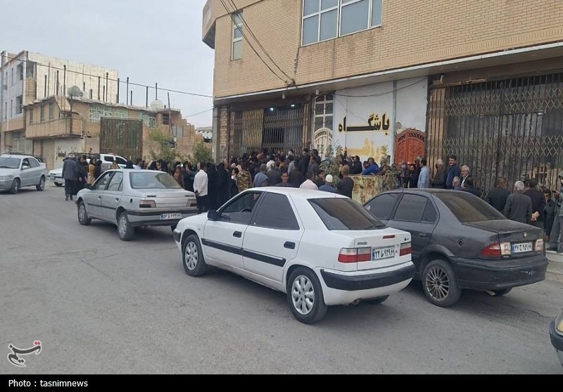 بحران برنج در دهدشت؛ از صفهای طولانی از سپیدهدم تا 2 برابر شدن قیمت قوت غالب مردم+تصویر اخبار استان کهگیلویه و بویراحمد , نظام مسائل استان کهگیلویه و بویراحمد ,