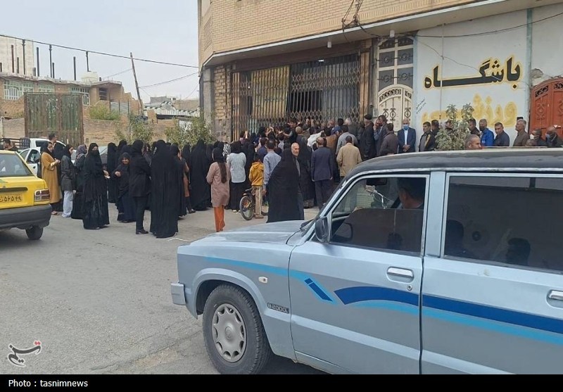 بحران برنج در دهدشت؛ از صفهای طولانی از سپیدهدم تا 2 برابر شدن قیمت قوت غالب مردم+تصویر اخبار استان کهگیلویه و بویراحمد , نظام مسائل استان کهگیلویه و بویراحمد ,