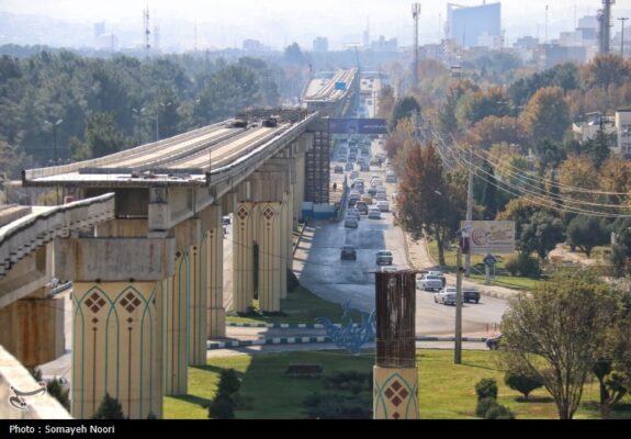 بلاتکلیفی 20 ساله قطار شهری کرمانشاه/ حصار ستونهای غولپیکر/ از تراموا تا مونوریل و دوباره مترو! بلاتکلیفی 20 ساله قطار شهری کرمانشاه/ حصار ستونهای غولپیکر/ از تراموا تا مونوریل و دوباره مترو!