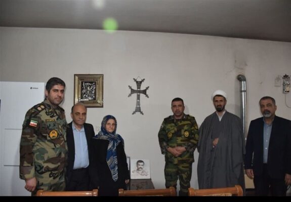 تجلیل از خانواده شهید مسیحی هراچ هاکوپیان در آستانه سال نو میلادی