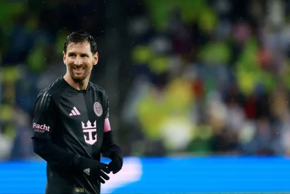 تصویر جالب از ادای احترام لیونل مسی به خدایان هندی+ عکس