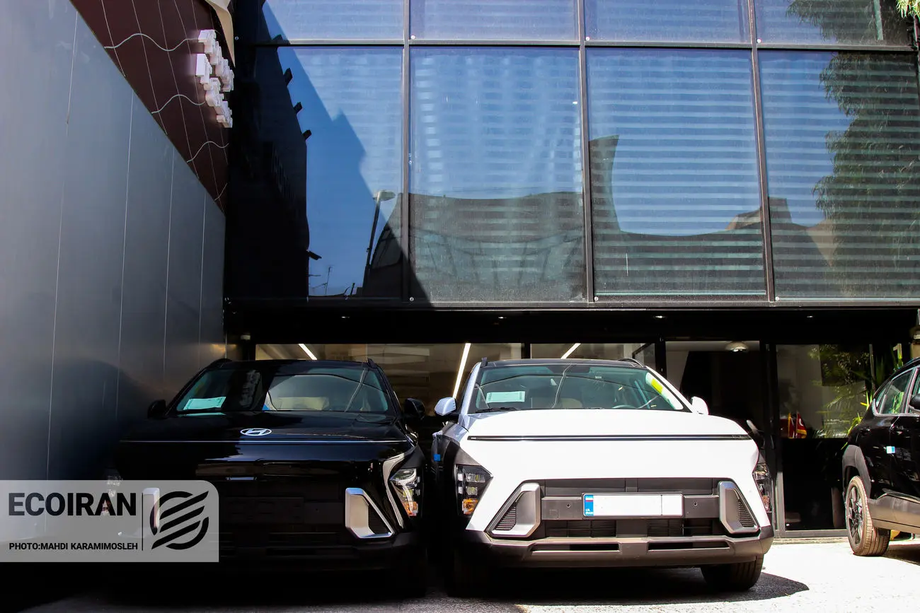 تعرفه واردات خودرو تا پایان ۱۴۰۵ اعلام شد/ خودروهای با حجم موتور بیش از ۳۰۰۰ سی‌سی، شامل ۱۶۵ درصد حقوق ورودی شدند