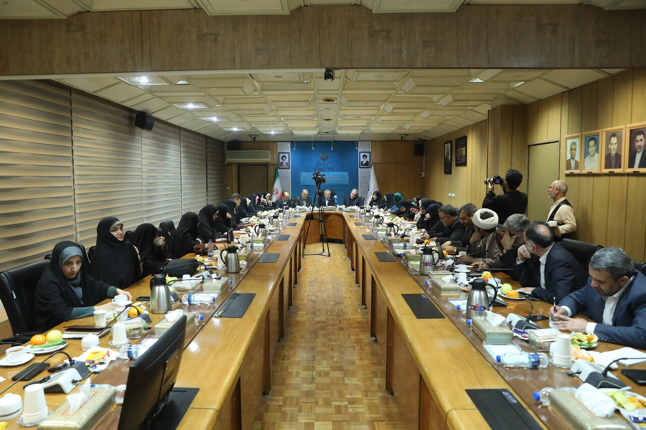 نشست مشترک فراکسیون زنان و وزیر آموزش و پرورش؛ تاکید بر عدالت آموزشی و حمایت از بانوان فرهنگی