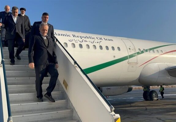 حاشیه نگاری خبرنگار تسنیم از سفر پزشکیان به بیرجند/از عدم دعوت رسانهها تا آلرژی رئیس جمهور به گل نرگس حاشیه نگاری خبرنگار تسنیم از سفر پزشکیان به بیرجند/از عدم دعوت رسانهها تا آلرژی رئیس جمهور به گل نرگس