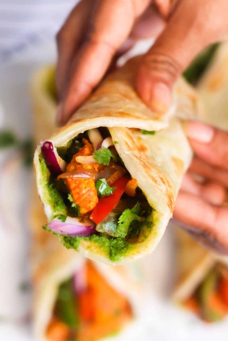 مواد لازم برای تهیه رول های کاتی مرغ