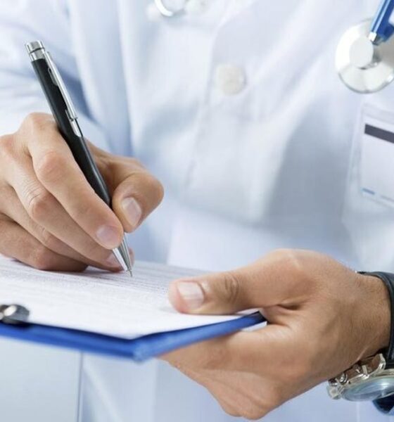 رییس نظام پزشکی: ویزیت پزشکی حداقل یک میلیون تومان است