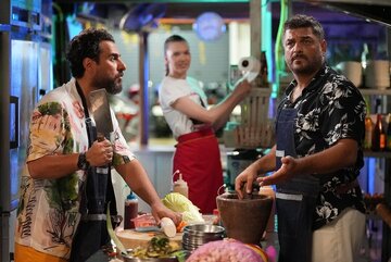 سام درخشانی و محسن کیایی در «جزیره جیمز باند»؛ ۲ کمدی اکران شدند سام درخشانی و محسن کیایی در «جزیره جیمز باند»؛ ۲ کمدی اکران شدند