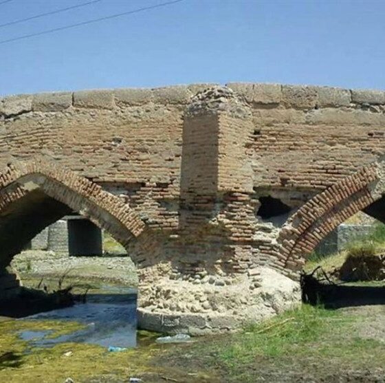 سند زنده تمدن تاریخی ایران در خطر نابودی؛ بازسازی پل مردق چای مراغه آغاز شد