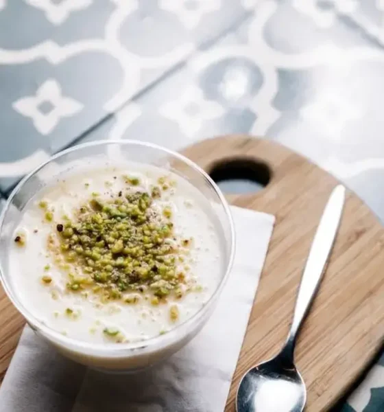 طرز تهیه فرنی نارگیلی به روش ساده و سنتی/ دسر آسان و خوشمزه برای شب یلدا