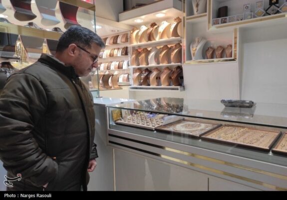 طنز تلخ بازار مناسبت‌ها/ روایت مبارزه مردم با گرانی برای حفظ سنت و عشق خانوادگی