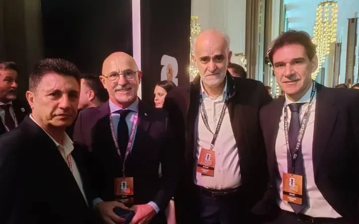 ژست دوستانه امیر قلعهنویی در کنار دلافوئنته و ناگلزمن ژست دوستانه امیر قلعهنویی در کنار دلافوئنته و ناگلزمن