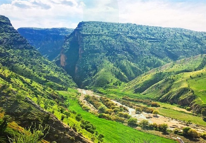 گردشگری پاییزی| ماجراجویی در قلب طبیعت بکر غرب ایران/ سفر به جغرافیای آرامش با چالش "مه" اخبار استان ایلام , سازمان میراث فرهنگی، صنایع دستی و گردشگری , وزارت میراث فرهنگی، گردشگری و صنایع دستی ,
