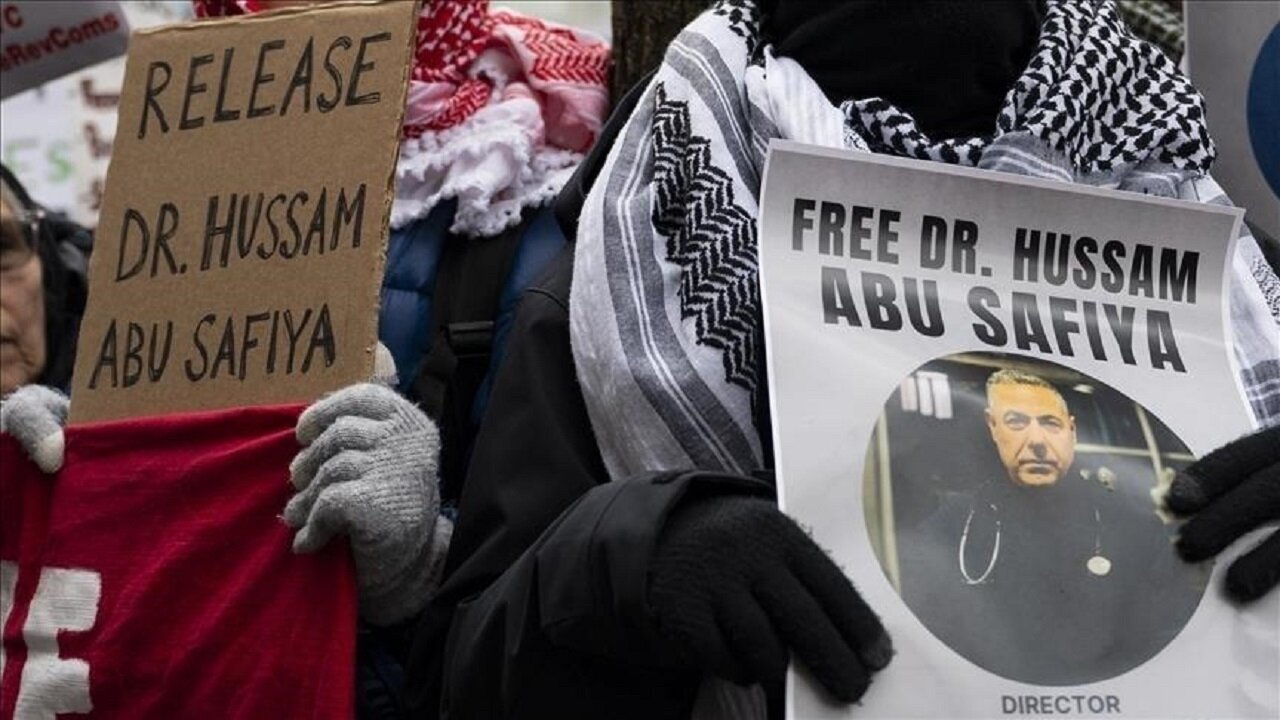 یک سال بیخبری از پزشکی که به جرم انسانیت بازداشت شد یک سال بیخبری از پزشکی که به جرم انسانیت بازداشت شد