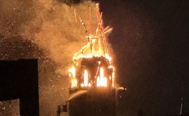 آتش‌سوزی در کلیسای تاریخی آمستردام در شب سال نو