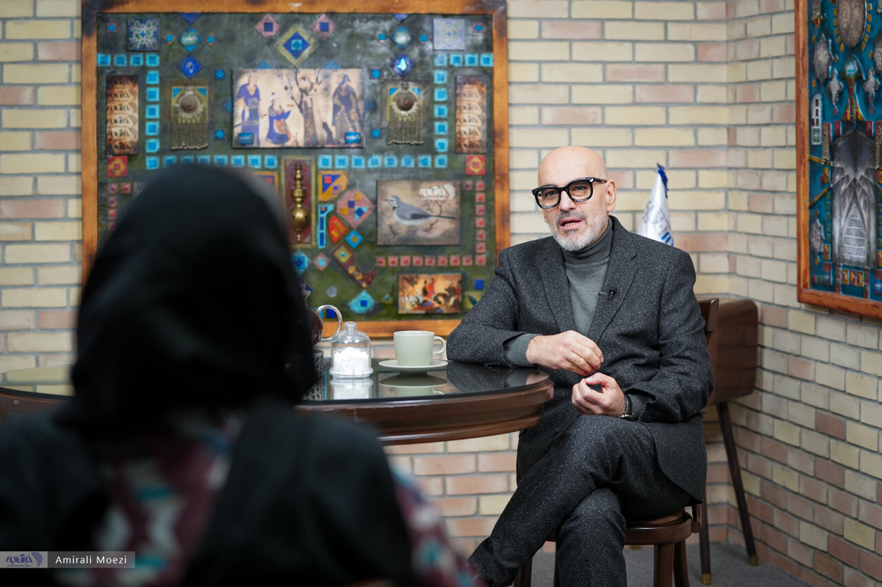 از سختیهای نشان دادن زندگی شاعرانه فروغ فرخزاد تا مستند کردن زیبایی جهان/ رامین حیدری فاروقی: سانسور حاصل ترس از خود است و هراس از احتمال آشکارگی از سختیهای نشان دادن زندگی شاعرانه فروغ فرخزاد تا مستند کردن زیبایی جهان/ رامین حیدری فاروقی: سانسور حاصل ترس از خود است و هراس از احتمال آشکارگی