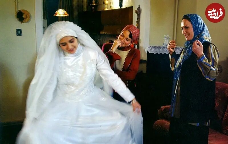 «باران کوثری» با لباس عروس در کنار «نگار جواهریان» 21 سال قبل