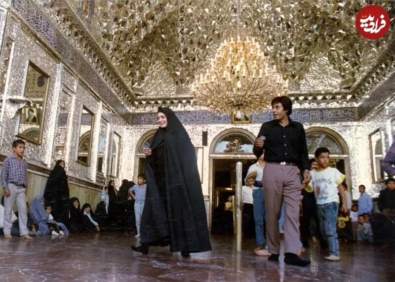 بیتا فرهی، ۳۱ ساله در کنار خسرو شکیبایی در حرم شاهعبدالعظیم؛ سال ۱۳۶۸/ عکس