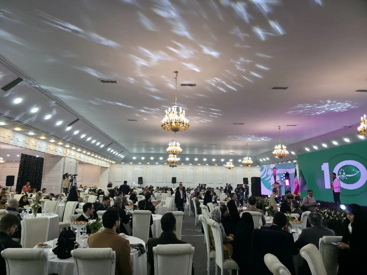 جشن ۱۰ سالگی خبرفوری؛ عبور هلدینگ رسانه‌ای از مرز ۷۰ میلیون مخاطب