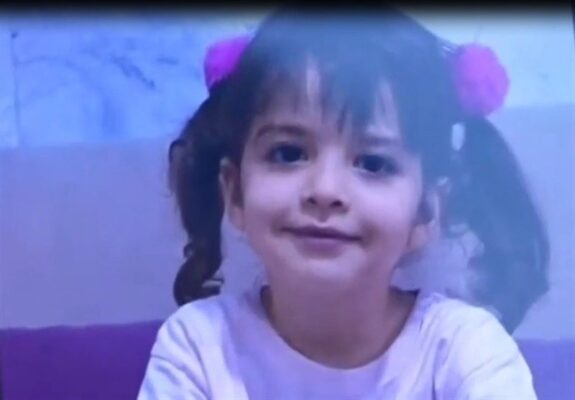 رد خون "ملینا"/ اغتشاشگران مسلح به کدامین گناه این کودک را شهید کردند؟ رد خون "ملینا"/ اغتشاشگران مسلح به کدامین گناه این کودک را شهید کردند؟