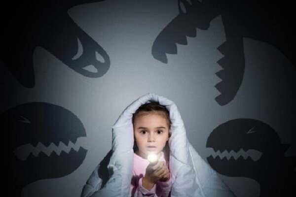 رفتار والدین مهمتر از اخبار؛ راهکار روانشناسان برای مدیریت اخبار منفی