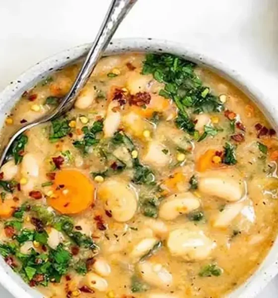 طرز تهیه سوپ سبزیجات لوبیاسفید/ پیش‌غذای خوشمزه و سالم برای شب‌های زمستان