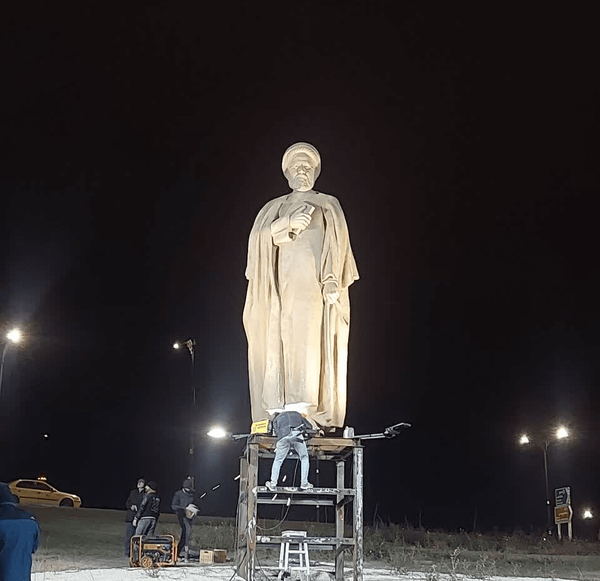 مجسمه شهید رئیسی دوباره در اردبیل نصب شد