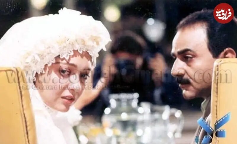 «نیکی کریمی» 26 ساله با لباس عروس در کنار «پرویز پرستویی»؛ سال 76