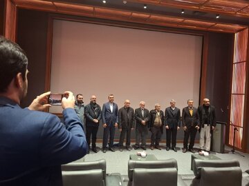 پیشنهاد تماشای یک مستند به وزیر امور خارجه