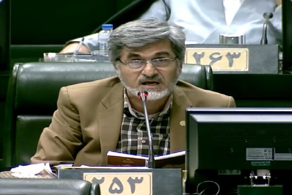 ادعای کوچکزاده درباره تقلب در جداول بودجه ادعای کوچکزاده درباره تقلب در جداول بودجه