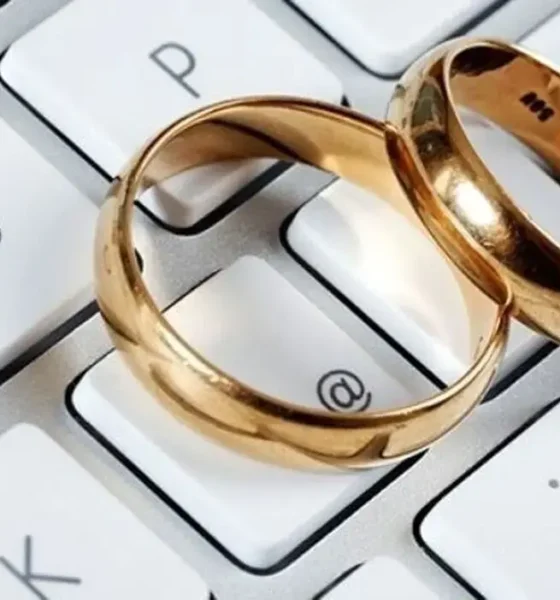 تبلیغ علنی سایت همسریابی در خیابان‌های مشهد+ عکس