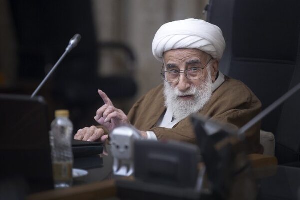 تجلیل آیت‌الله جنتی از موضع‌گیری شجاعانه مقام معظم رهبری