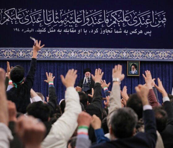 تفسیر آیه‌ای که امروز در کتیبه حسینیه امام خمینی نقش بسته بود