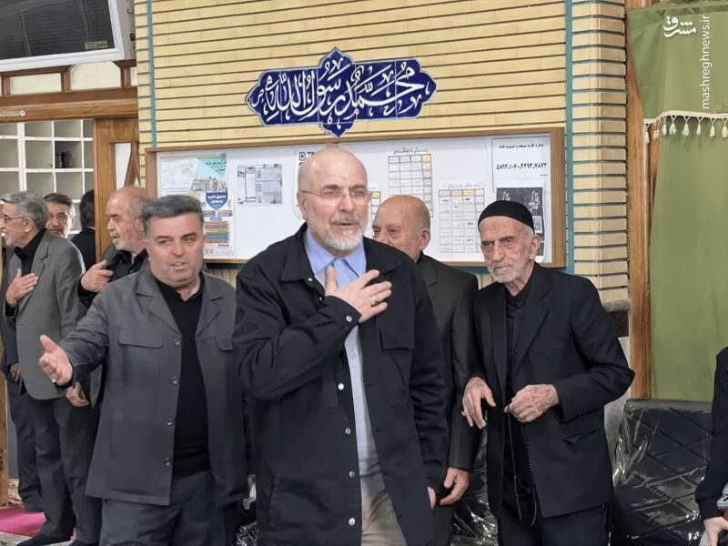 حضور قالیباف در یک مراسم ختم همراه با پدرش