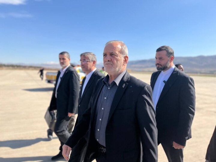 رئیسجمهور وارد خرمآباد شد رئیسجمهور وارد خرمآباد شد