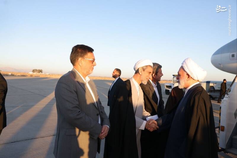 استقبال مقامات استانی در بدو ورود به فرودگاه