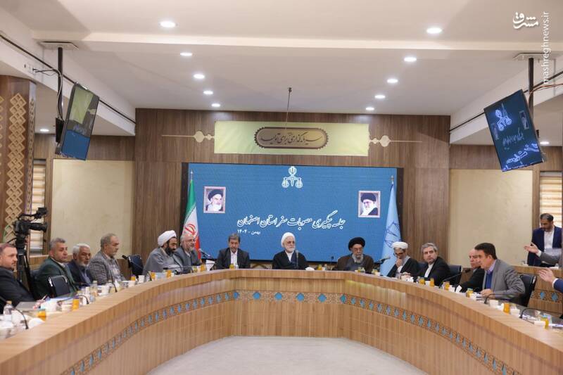 حضور در جسله پیگیری مصوبات سفر استانی اصفهان