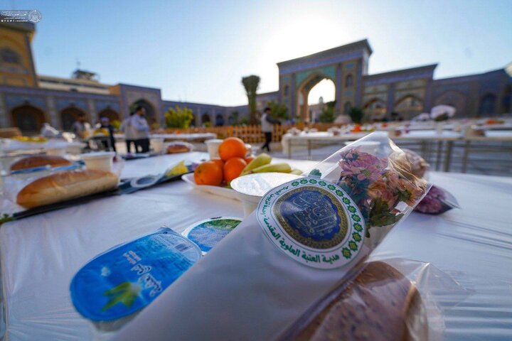 ضیافت هزاران نفره افطار در حرم امیرالمومنین (ع)+تصاویر