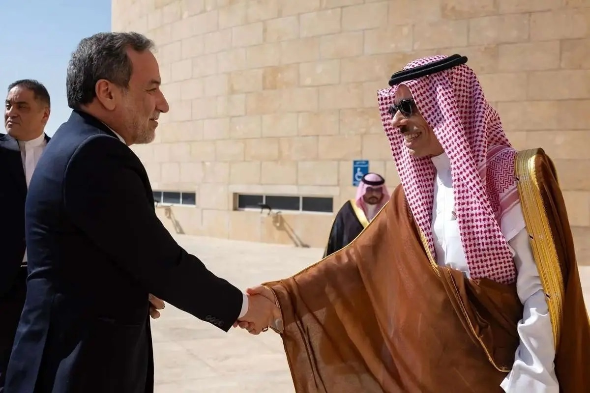 عراقچی، وزیر خارجه عربستان را در جریان مذاکرات هسته‌ای قرار داد