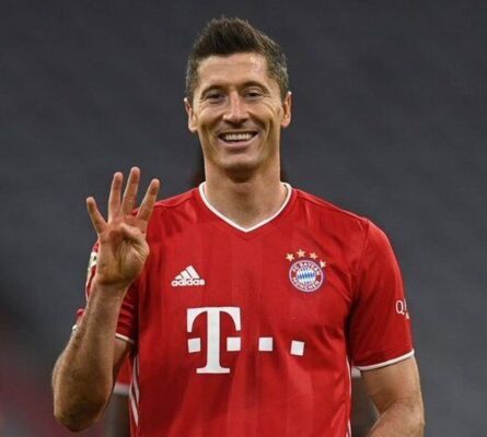 لواندوفسکی خود را هم‌تراز مسی و رونالدو کرد