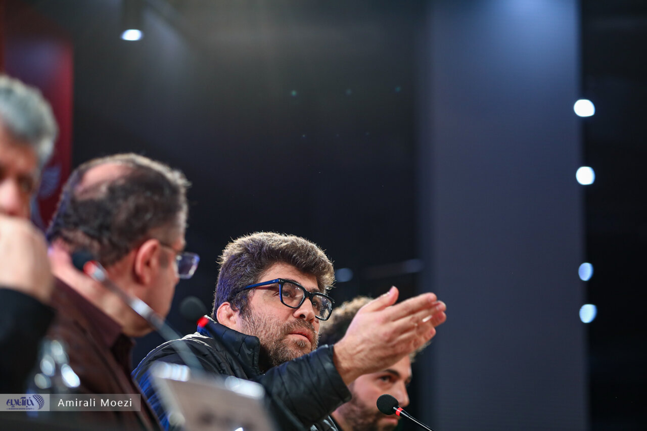 پناه بردن به رویا در دنیایی بیشفقت/ وقتی تنهاییمان قابل تقسیم با دیگری نیست، چه باید کرد؟/ آغاز نشست خبری با تسلیت به داغداران