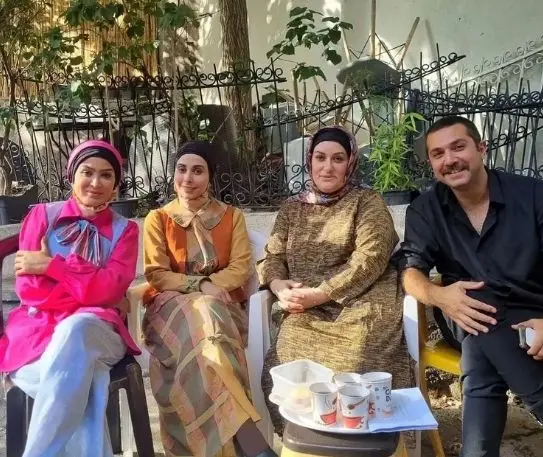 ژست بامزه قربان، طلا، سوسن و زیبا در پشت‌صحنه سریال سوجان