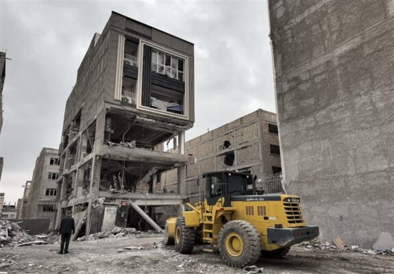 18نفر در حمله آمریکایی ـ صهیونی به منطقه مسکونی کمالشهر مجروح شدند 18نفر در حمله آمریکایی ـ صهیونی به منطقه مسکونی کمالشهر مجروح شدند