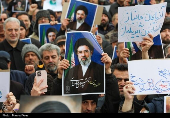 2520 نفر از علمای اهل سنت هرمزگان با رهبر معظم انقلاب بیعت کردند