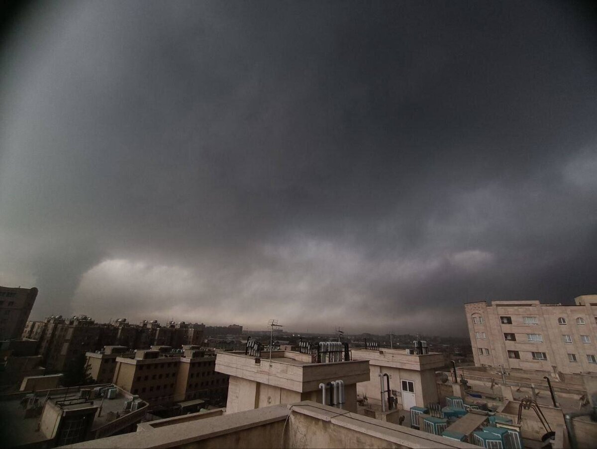 آخرین وضعیت تهران / چرا آسمان تهران مانند شب شد؟