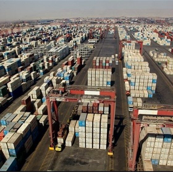 انتقال 6 میلیون تن کالای اساسی از بنادر به استان‌ها در ایام جنگ رمضان
